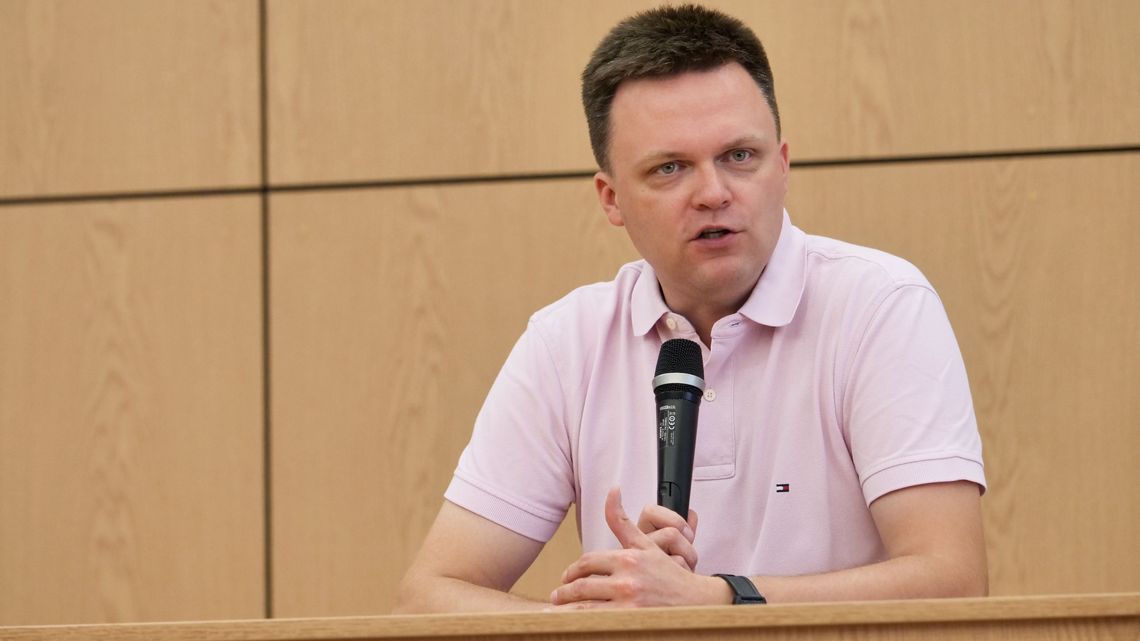 Darczyńcy wpłacają 5 lub 10 zł miesięcznie. Szymon Hołownia: "My z tych pięciozłotówek ratujemy 30 tys. ludzi rocznie" Darczyńcy wpłacają 5 lub 10 zł miesięcznie. Szymon Hołownia: "My z tych pięciozłotówek ratujemy 30 tys. ludzi rocznie"