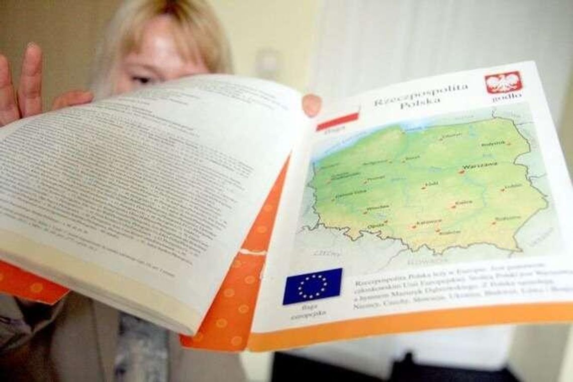 Darmowe podręczniki rozpadają się dzieciom w rękach. Miały wystarczyć na trzy lata