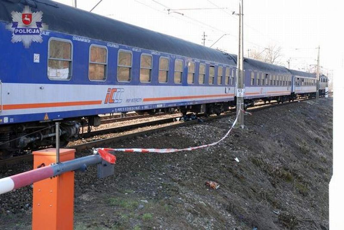 Dęblin. Dróżnik zatrzymany ws. śmiertelnego wypadku na torach. Rogatki były podniesione?