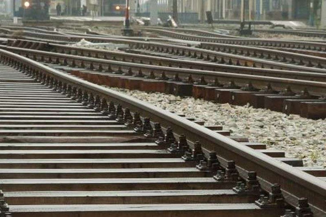 Dęblin: Dwa pociągi na jednym torze. Maszynista wyhamował