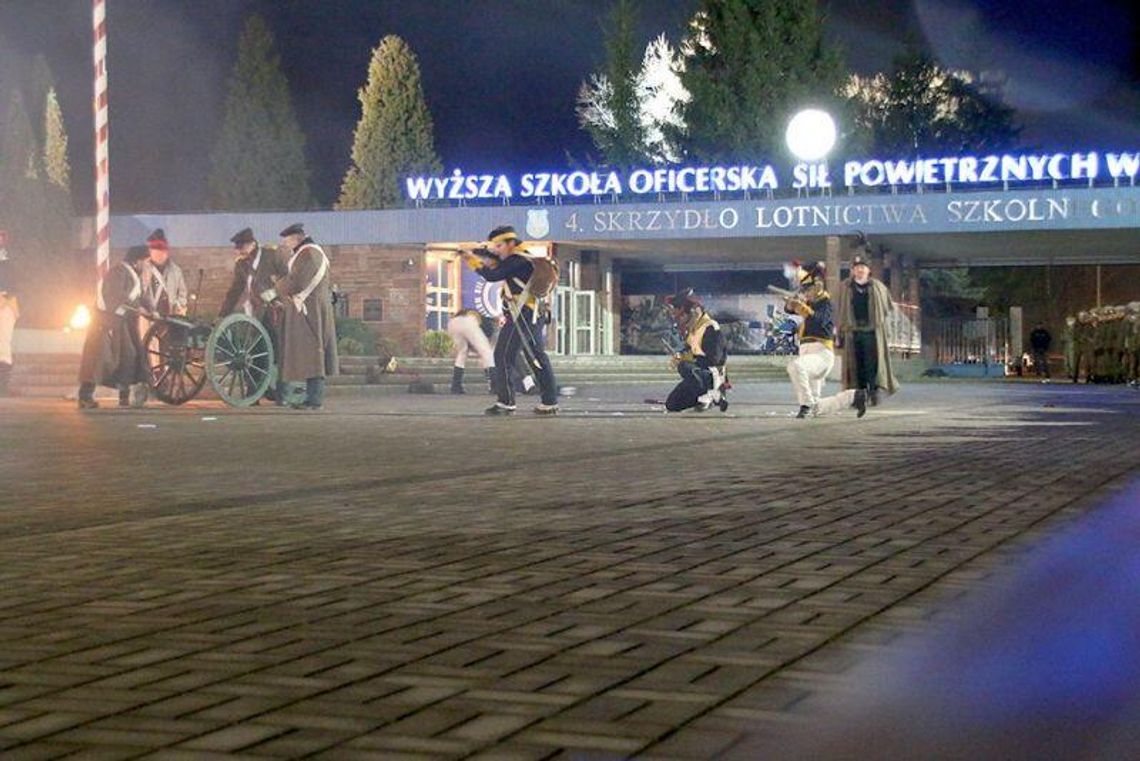 Dęblin: Dzień Podchorążego na lotnisku