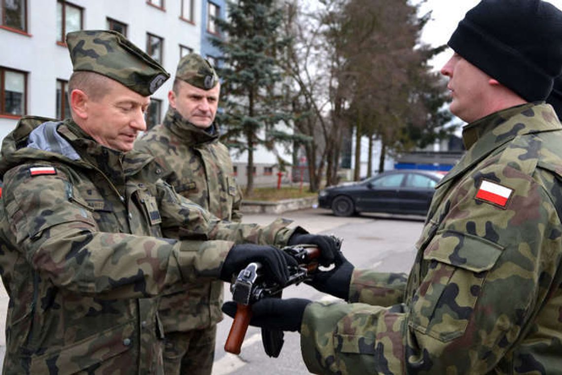Dęblin: "W imieniu Rzeczypospolitej wręczam Wam broń" Dęblin: "W imieniu Rzeczypospolitej wręczam Wam broń"