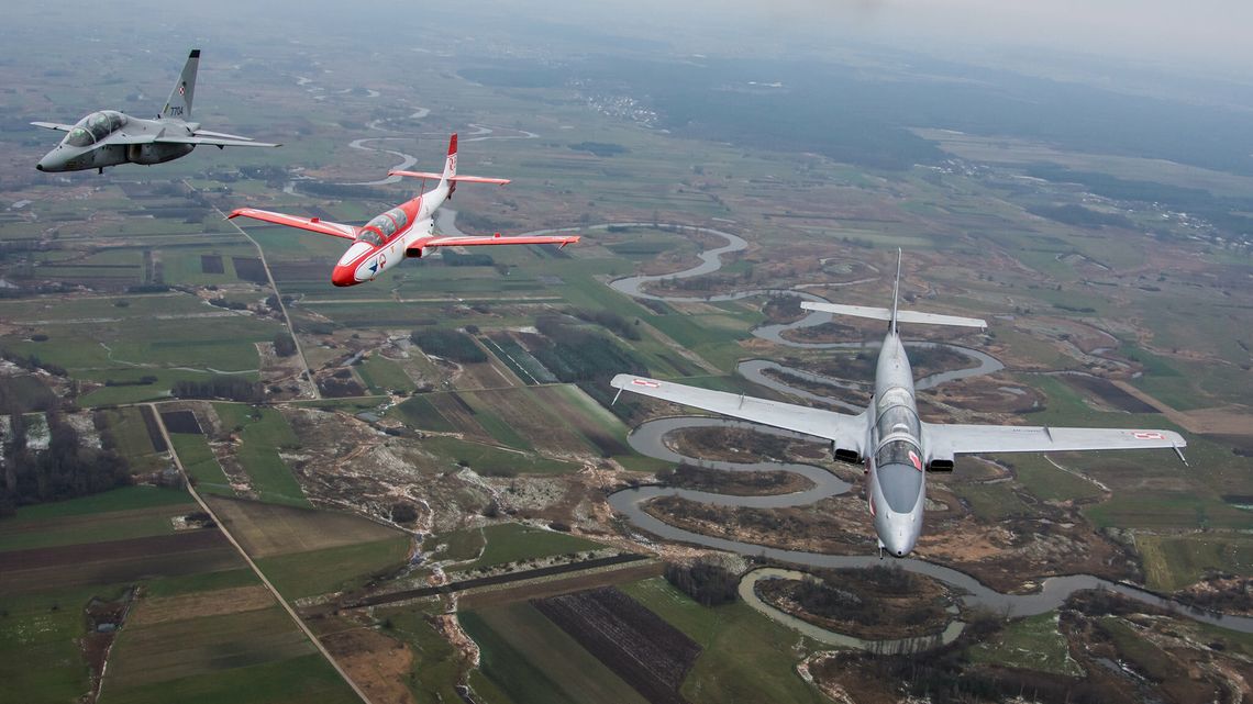 Dęblin zaprasza na podniebne akrobacje Dęblin zaprasza na podniebne akrobacje