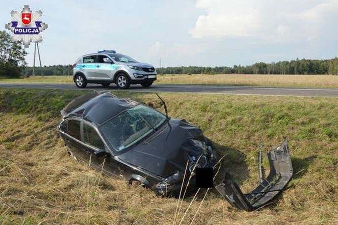 Dębowa Kłoda: BMW dachowało w rowie (zdjęcia) Dębowa Kłoda: BMW dachowało w rowie (zdjęcia)