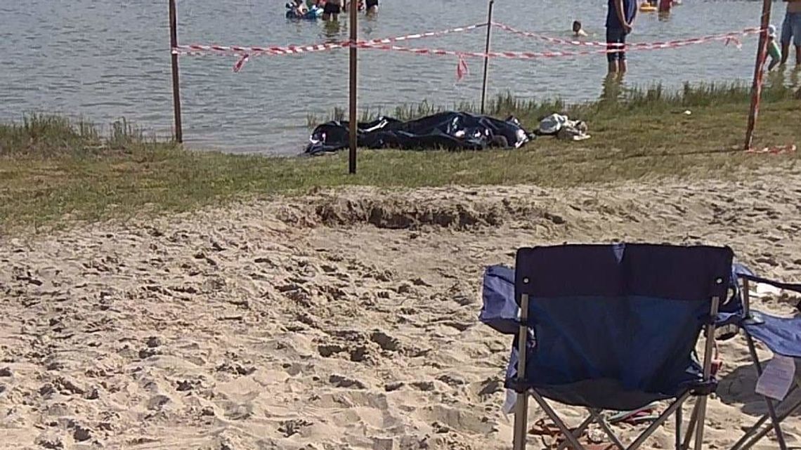 Dębowy Las. Grill, leżaczki, pluskające się dzieci. A obok zwłoki topielca Dębowy Las. Grill, leżaczki, pluskające się dzieci. A obok zwłoki topielca