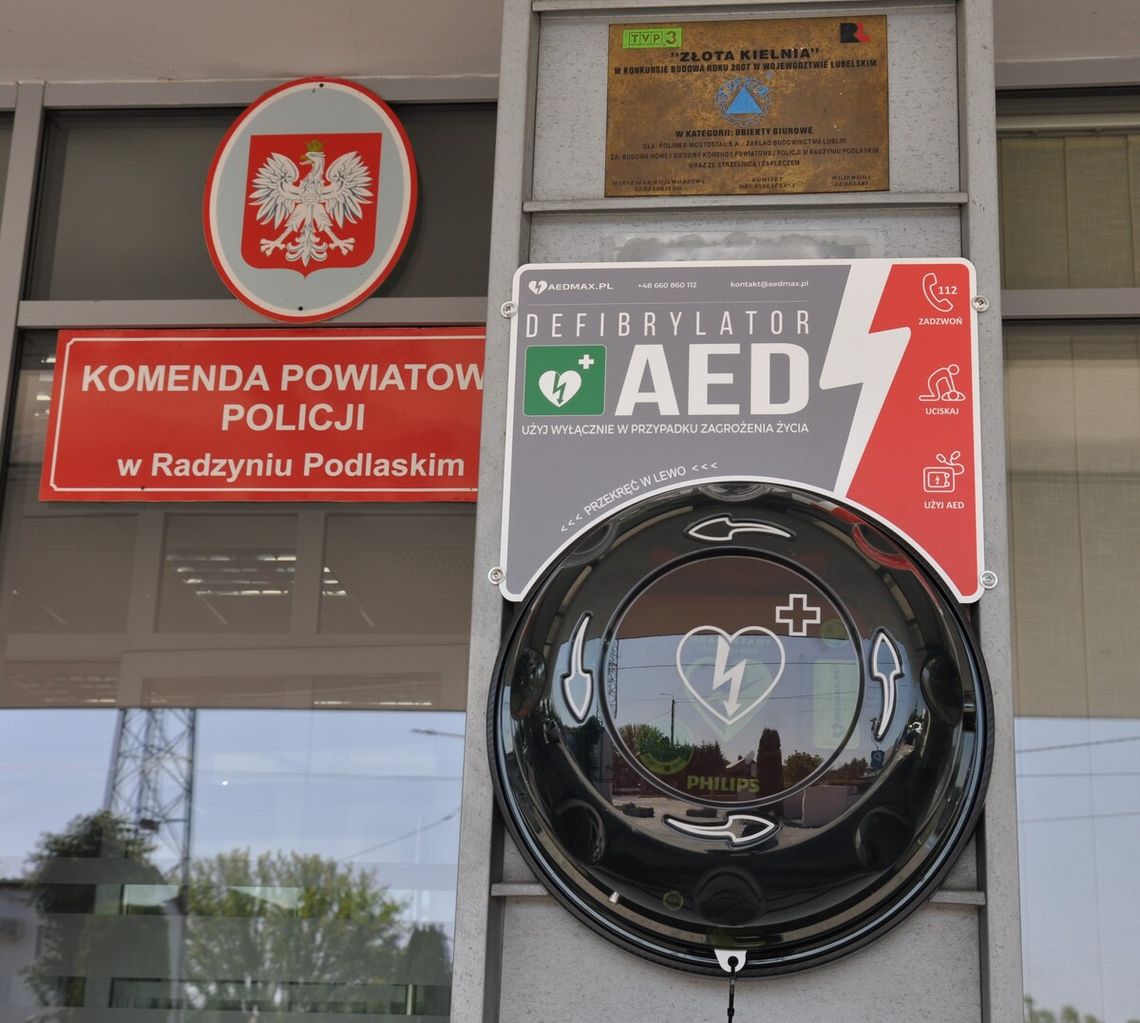 Defibrylator trafił do radzyńskiej komendy. Może uratować życie jeszcze przed przyjazdem pogotowia Defibrylator trafił do radzyńskiej komendy. Może uratować życie jeszcze przed przyjazdem pogotowia