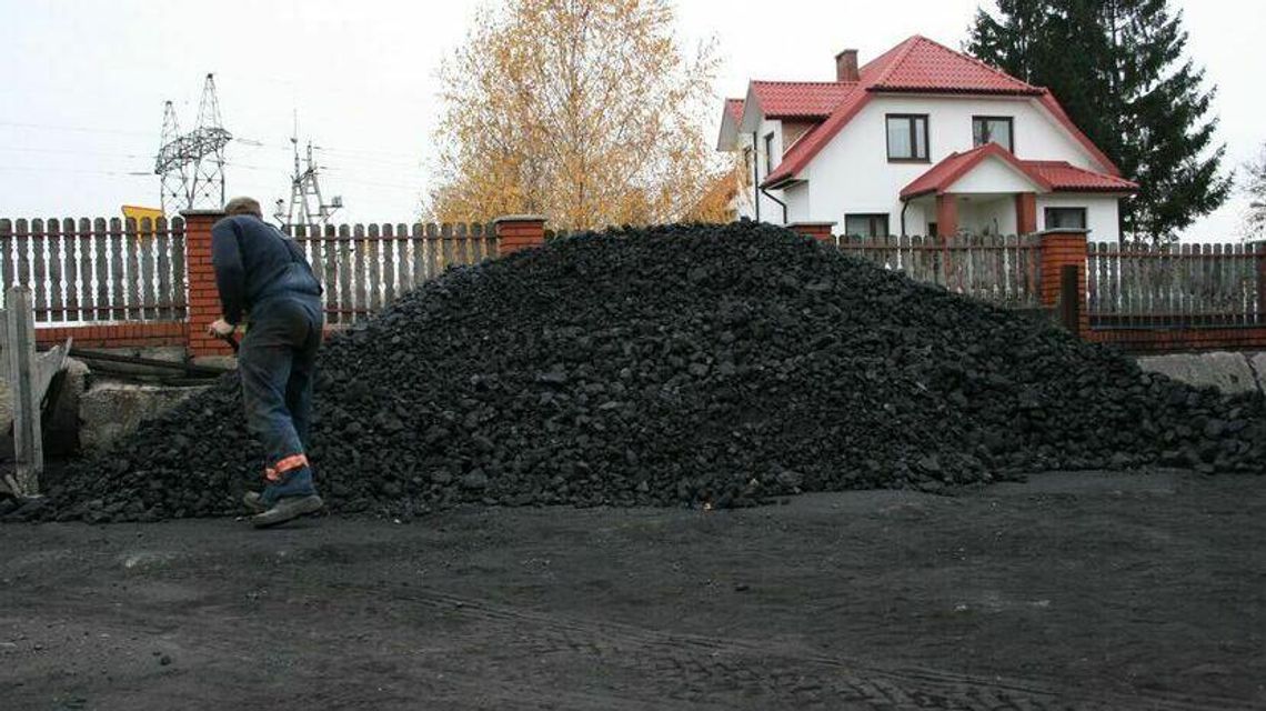 Deklaracja śmieciowa: dwie osoby w rodzinie. Wniosek o dopłatę na węgiel: cztery osoby