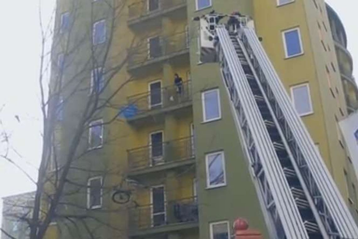 Demolka w akademiku w Lublinie. Rower i ubrania wyleciały przez okno