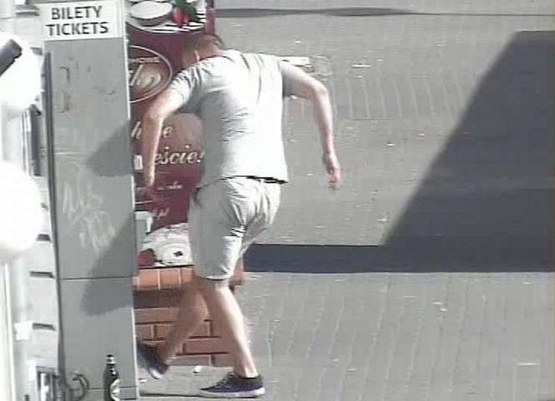 Demolował automat do sprzedaży biletów. Wpadł w ręce kontrolerów, a potem Straży Miejskiej