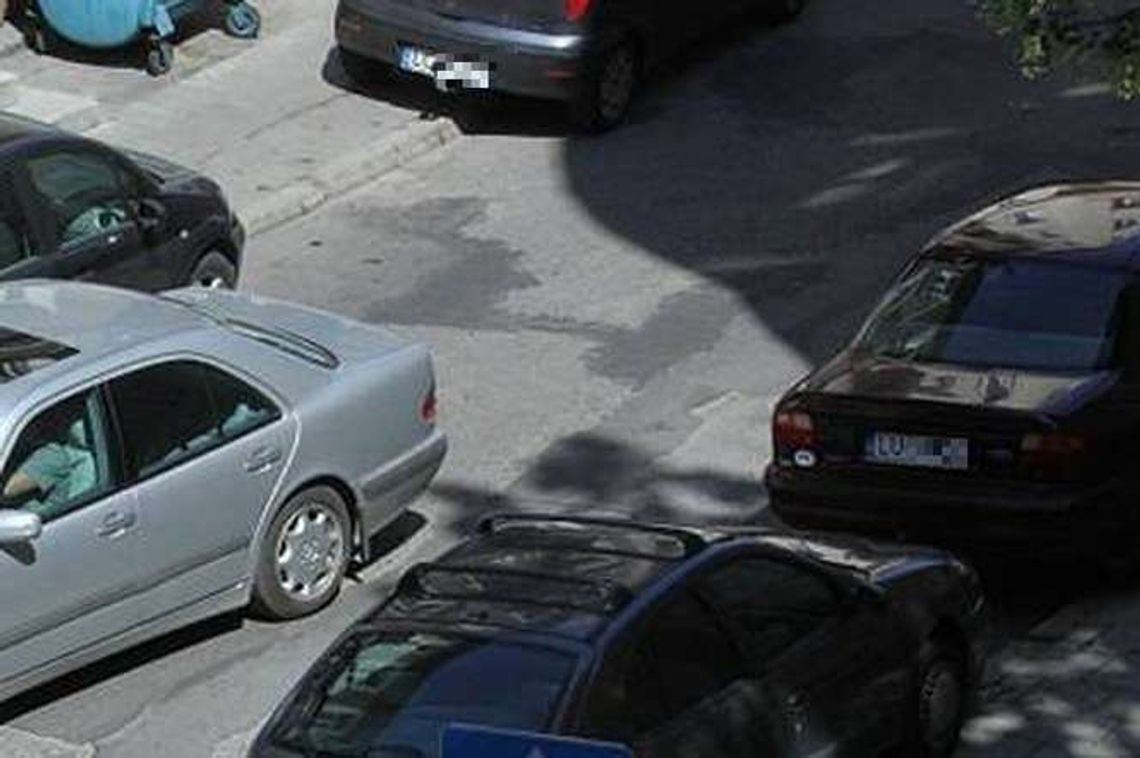 Demolowali auta na parkingu na Kalinie Demolowali auta na parkingu na Kalinie