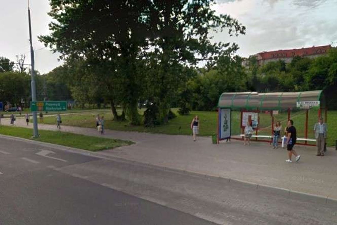 Demolowali przystanek na pl. Singera. Przestępca podawał się za brata bliźniaka Demolowali przystanek na pl. Singera. Przestępca podawał się za brata bliźniaka