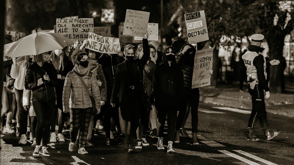 Demonstracja w Opolu Lubelskim w obronie praw kobiet [zdjęcia]