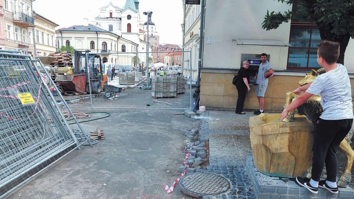 Deptak miał być gotowy na weekend. Nie udało się. Ale powstanie nowa atrakcja Deptak miał być gotowy na weekend. Nie udało się. Ale powstanie nowa atrakcja