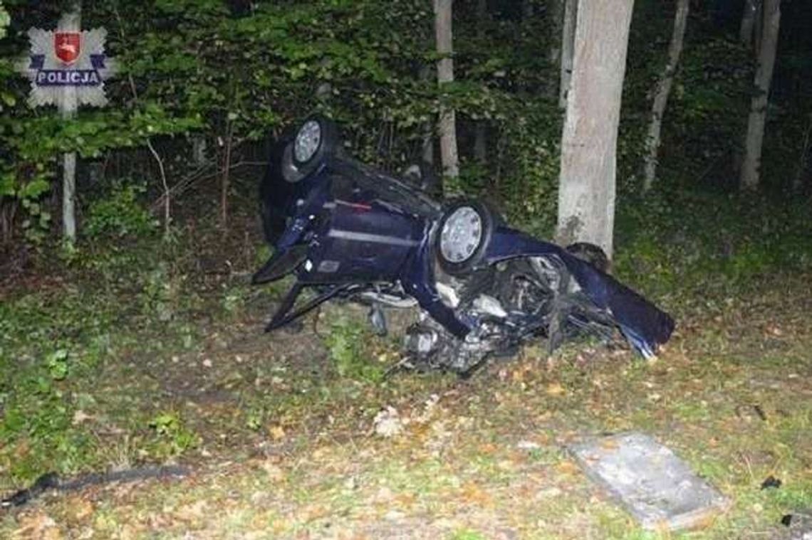 Depułtycze Królewskie: Auto rozbite na drzewie. Nie żyje jedna osoba Depułtycze Królewskie: Auto rozbite na drzewie. Nie żyje jedna osoba