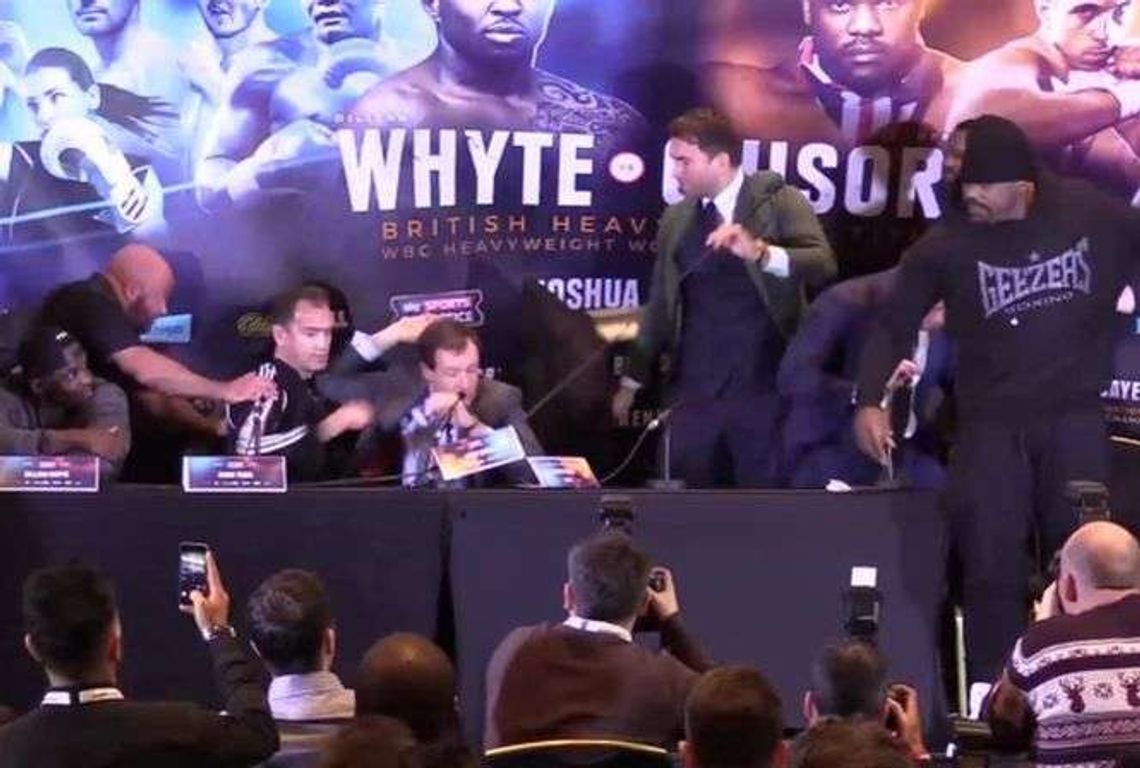 Dereck Chisora rzucił w rywala stołem (wideo)