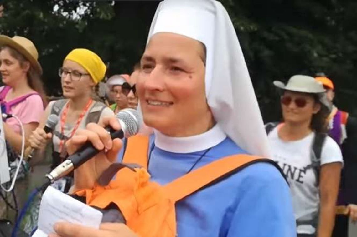 "Despacito" na pielgrzymce. Nietypowe wykonanie hitu (wideo) "Despacito" na pielgrzymce. Nietypowe wykonanie hitu (wideo)