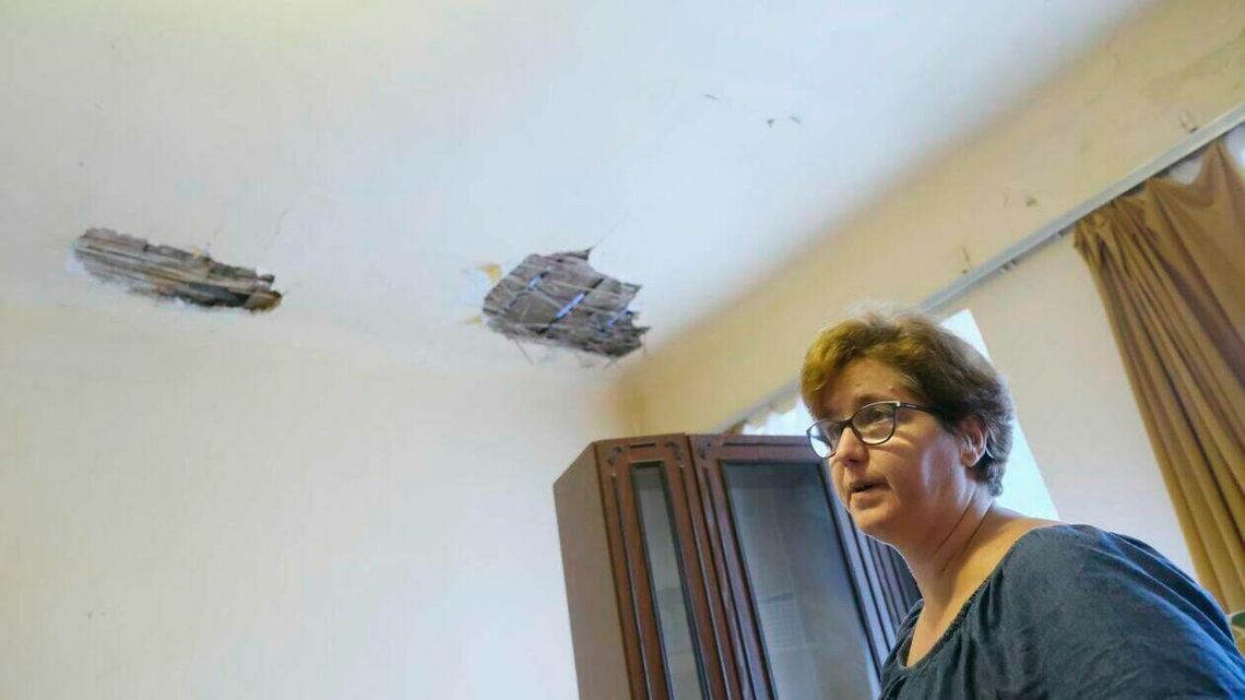 Deszcz z sufitu w kamienicy w Lublinie. Kto ma zapłacić za szkody?