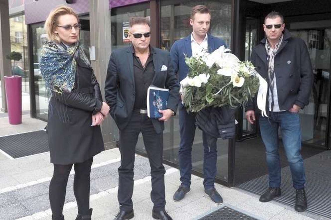 "Detektyw" Rutkowski robi show w Lublinie. Policja studzi emocje (wideo)