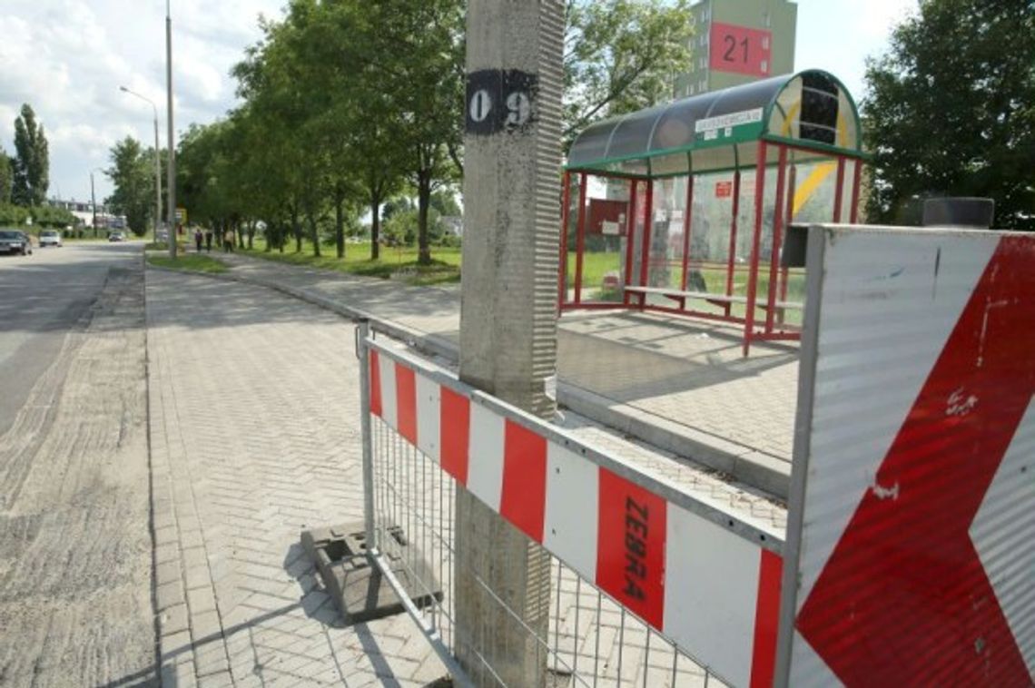 Diamentowa: Znikną słupy ze środka zatoki przystankowej Diamentowa: Znikną słupy ze środka zatoki przystankowej