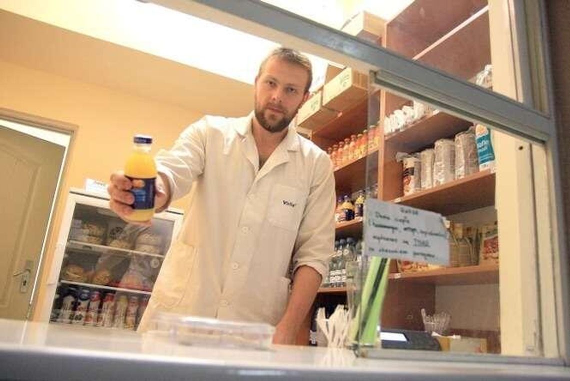 "Dilują" chrupkami i kawą. Sklepiki szkolne kombinują i czekają na zmiany "Dilują" chrupkami i kawą. Sklepiki szkolne kombinują i czekają na zmiany