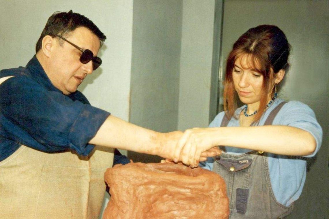 Dla głuchoniewidomych sztuka to przekraczanie niemożliwego Dla głuchoniewidomych sztuka to przekraczanie niemożliwego