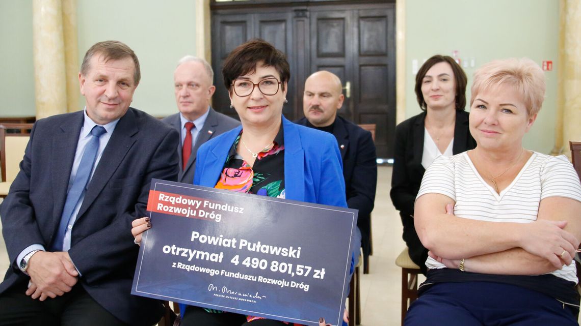 Dla powiatu puławskiego 4,5 mln zł, dla Zamościa 1,9 mln zł. Pieniądze na drogi rozdane Dla powiatu puławskiego 4,5 mln zł, dla Zamościa 1,9 mln zł. Pieniądze na drogi rozdane