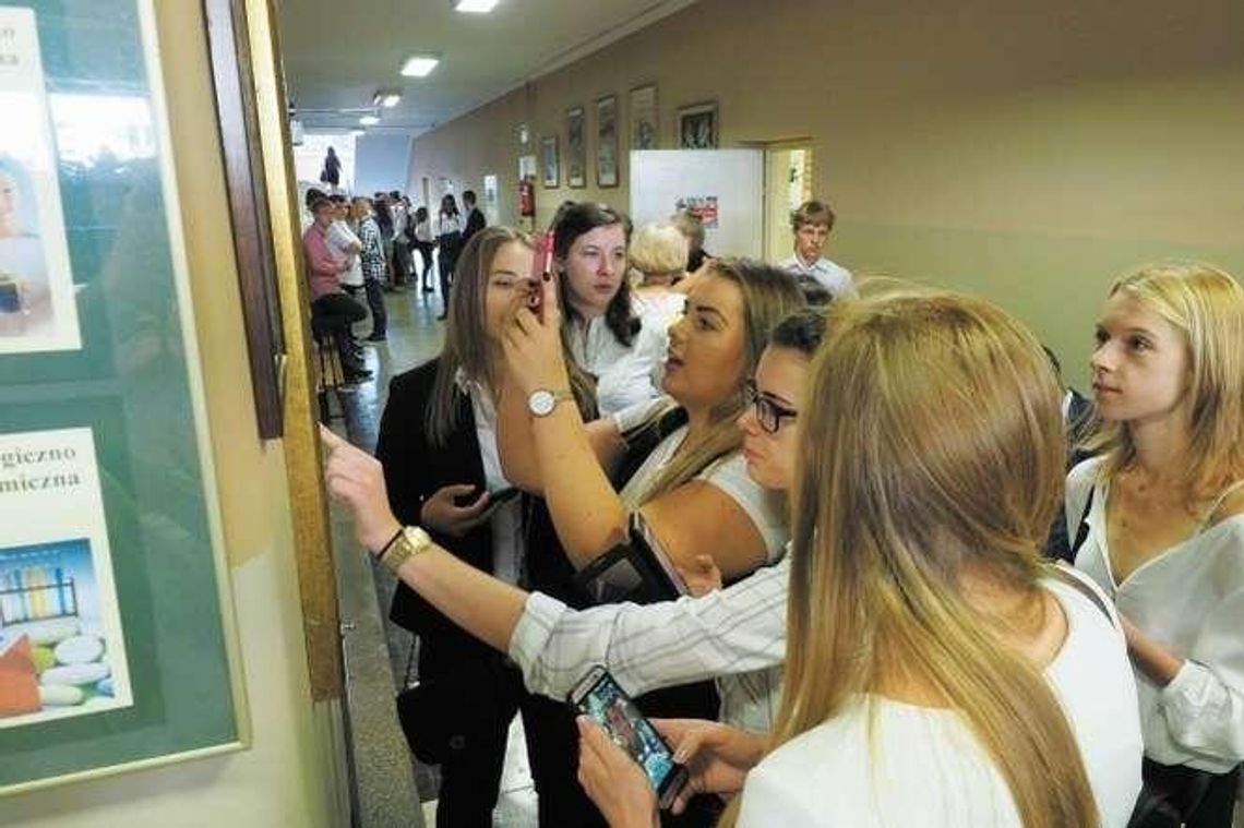 Dla tysięcy chętnych nie będzie miejsc w wymarzonych szkołach. Rodzice alarmują Dla tysięcy chętnych nie będzie miejsc w wymarzonych szkołach. Rodzice alarmują