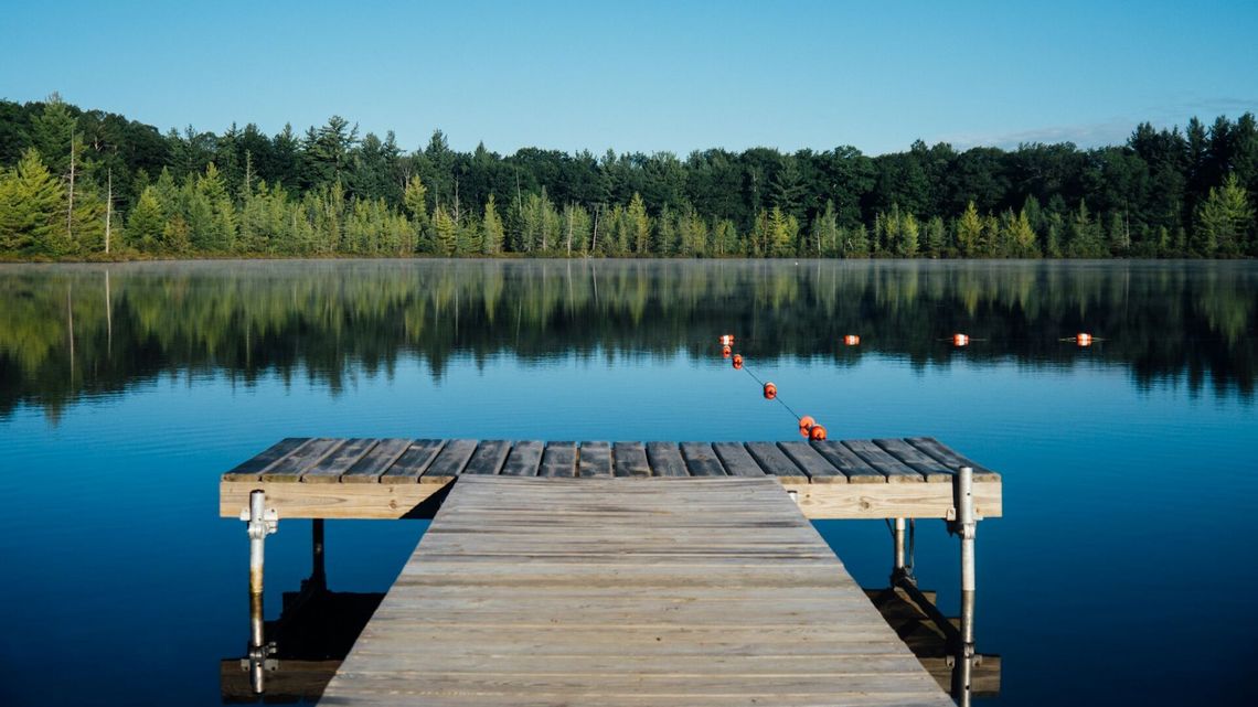 Dlaczego apartamenty nad jeziorem to idealna inwestycja? Odkryj z nami tajniki rynku nieruchomości