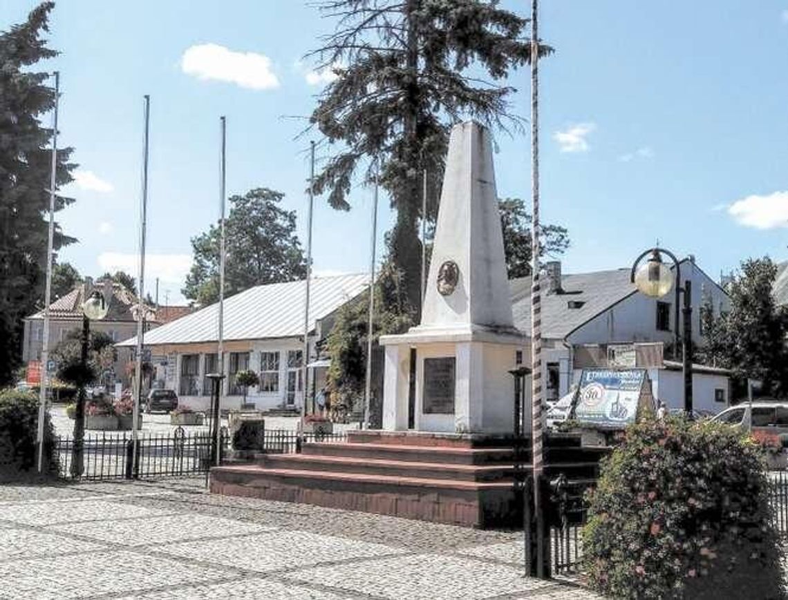 Dlaczego przy pomniku poświęconym bohaterom 1920 r. nie było nawet flag?