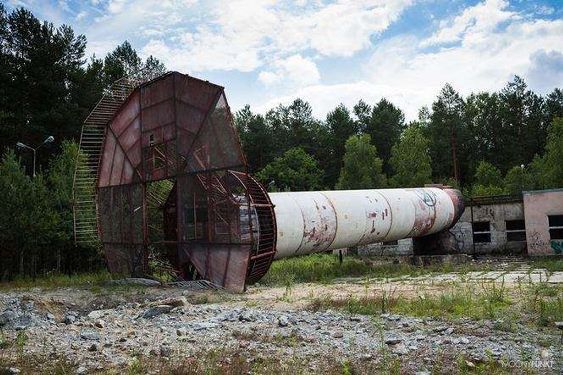 Dlaczego rozbierają stację radiolokacyjną na lotnisku? 