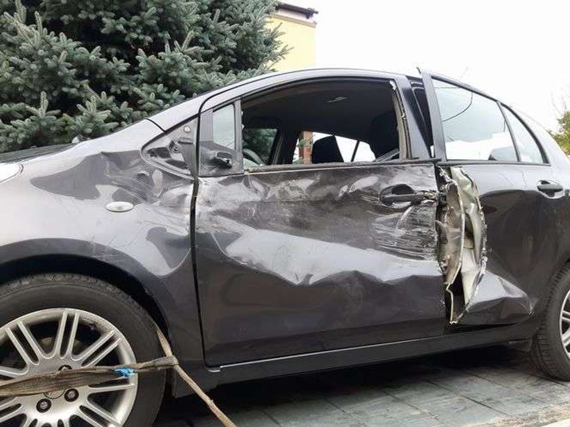 Dlaczego ukradł i rozbił samochód? Policja zatrzymała 29-latka. Jest agresywny Dlaczego ukradł i rozbił samochód? Policja zatrzymała 29-latka. Jest agresywny