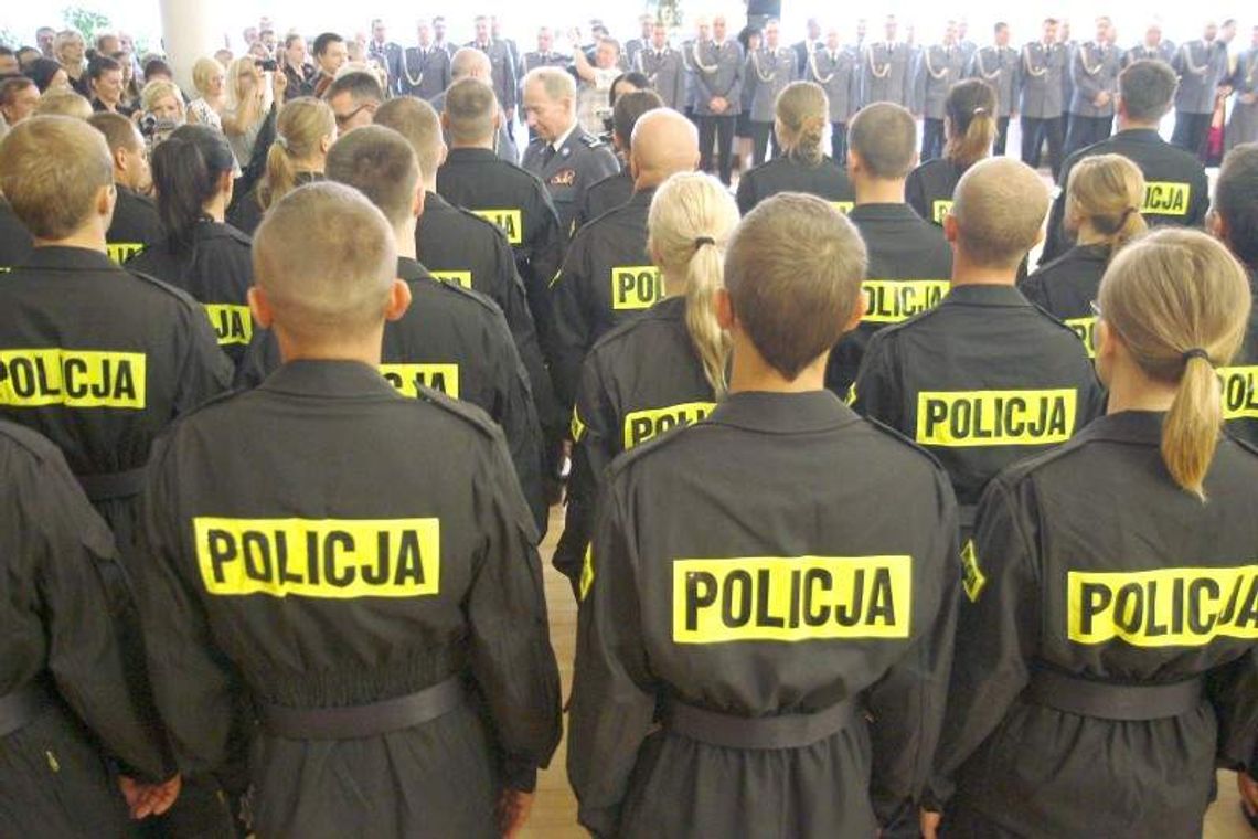 Długa kolejka do policyjnego munduru. Będzie 226 miejsc