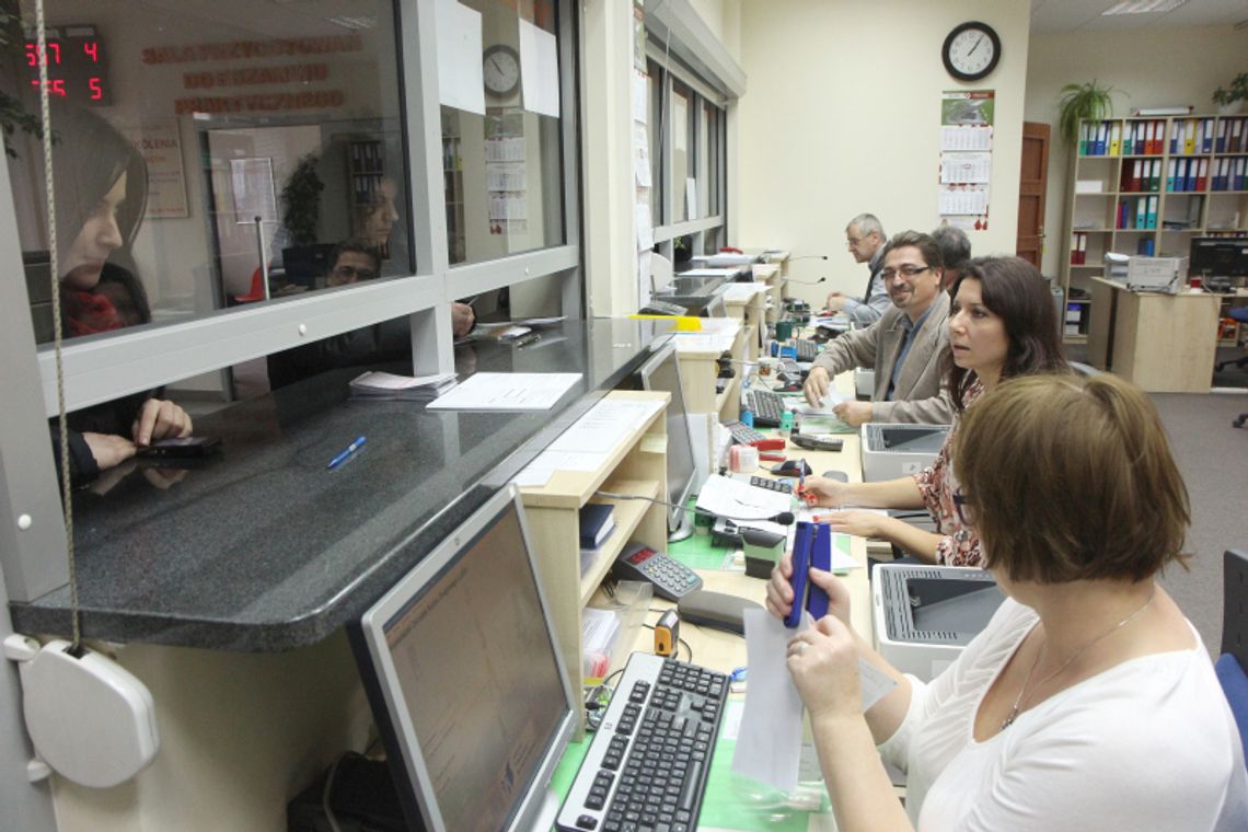 Długie kolejki do egzaminów na prawo jazdy