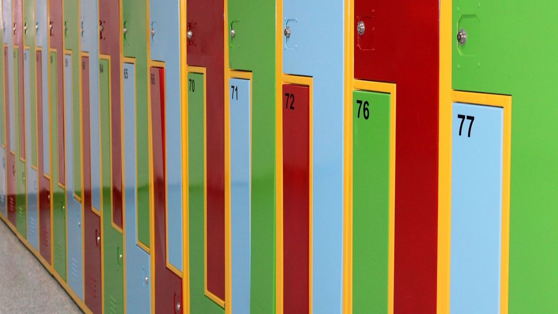 Dłuższe przerwy i lżejsze tornistry. Uczniów czekają zmiany