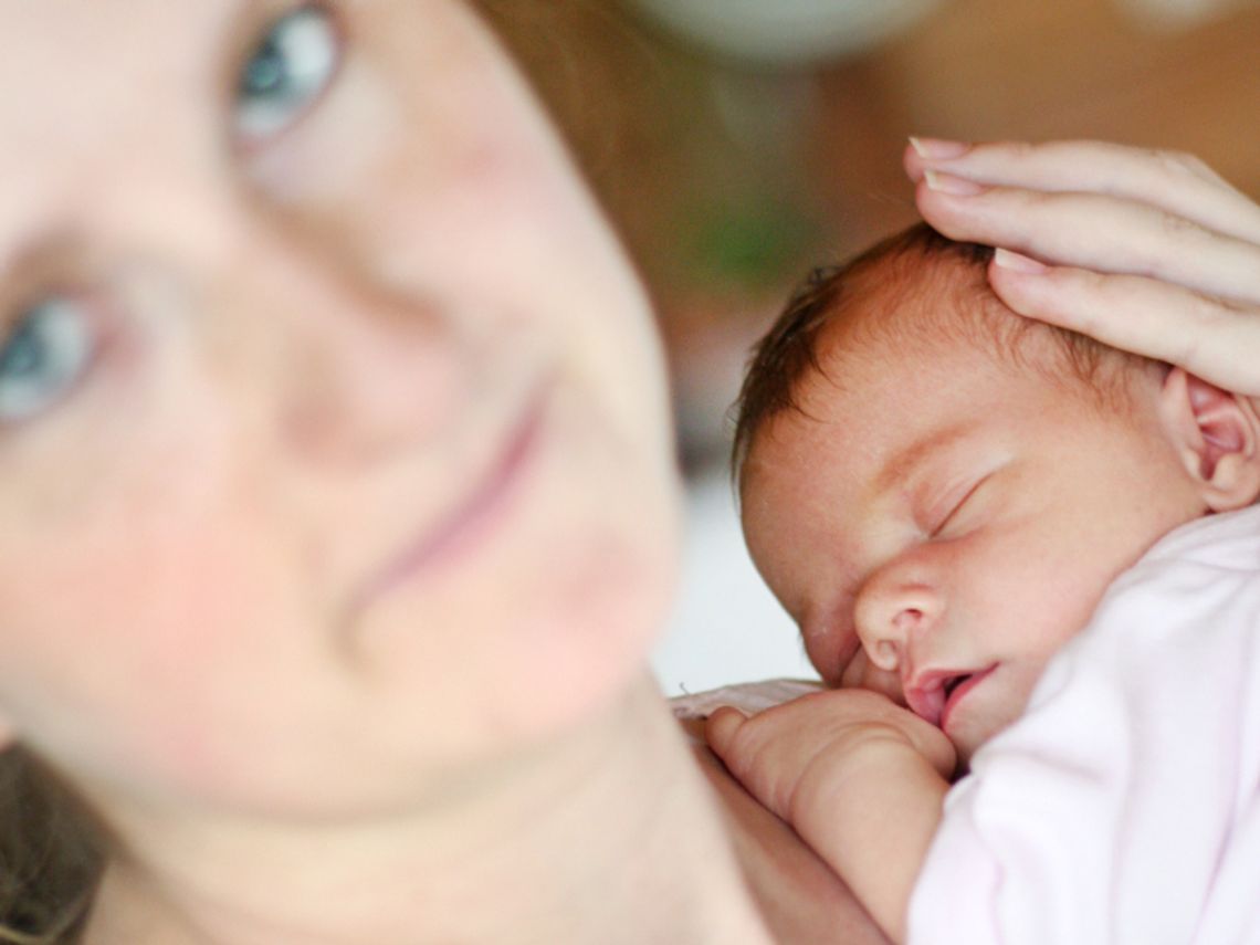 Dłuższy płatny urlop dla rodziców. Nowe przepisy wchodzą w życie