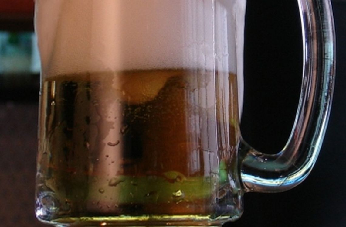 Dni Pawłowic: Piwko obok boiska szkolnego