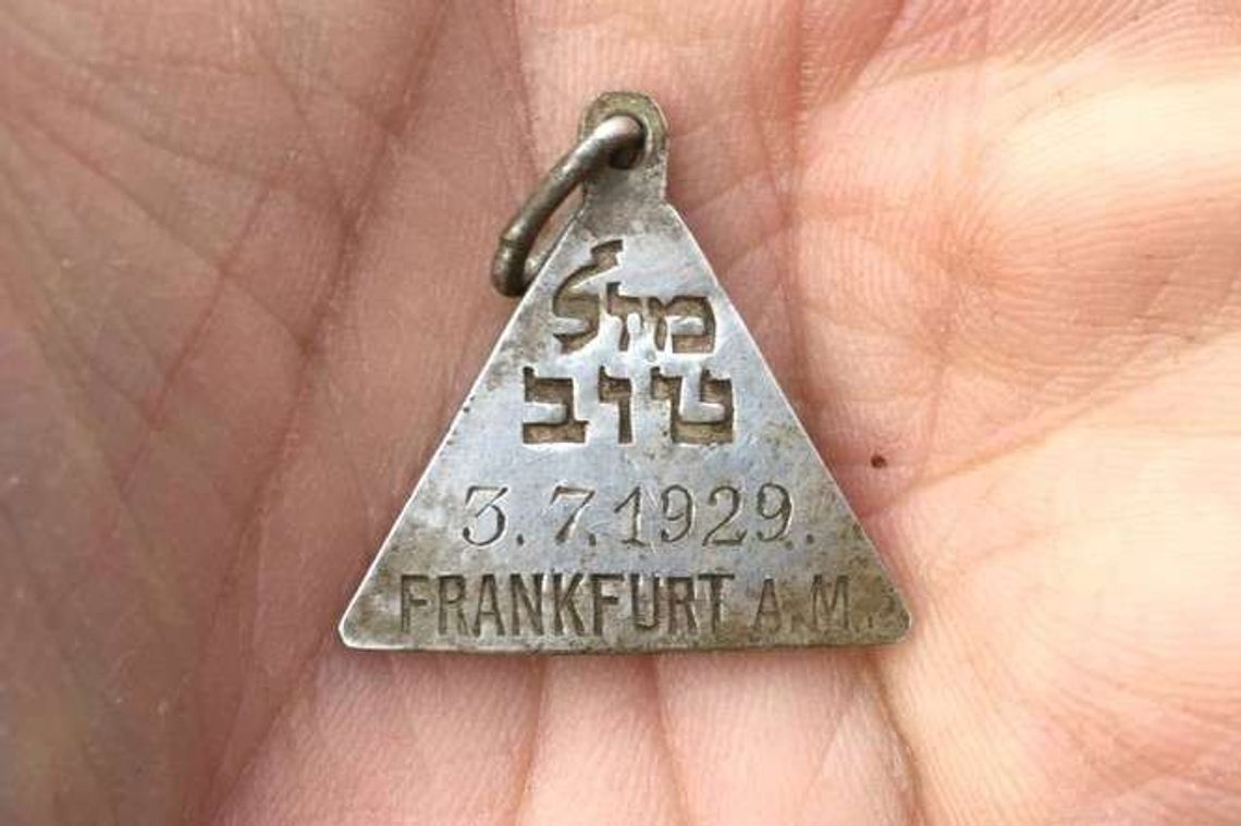 Do kogo należała srebrna płytka? Znaleźli ją w obozie zagłady w Sobiborze Do kogo należała srebrna płytka? Znaleźli ją w obozie zagłady w Sobiborze