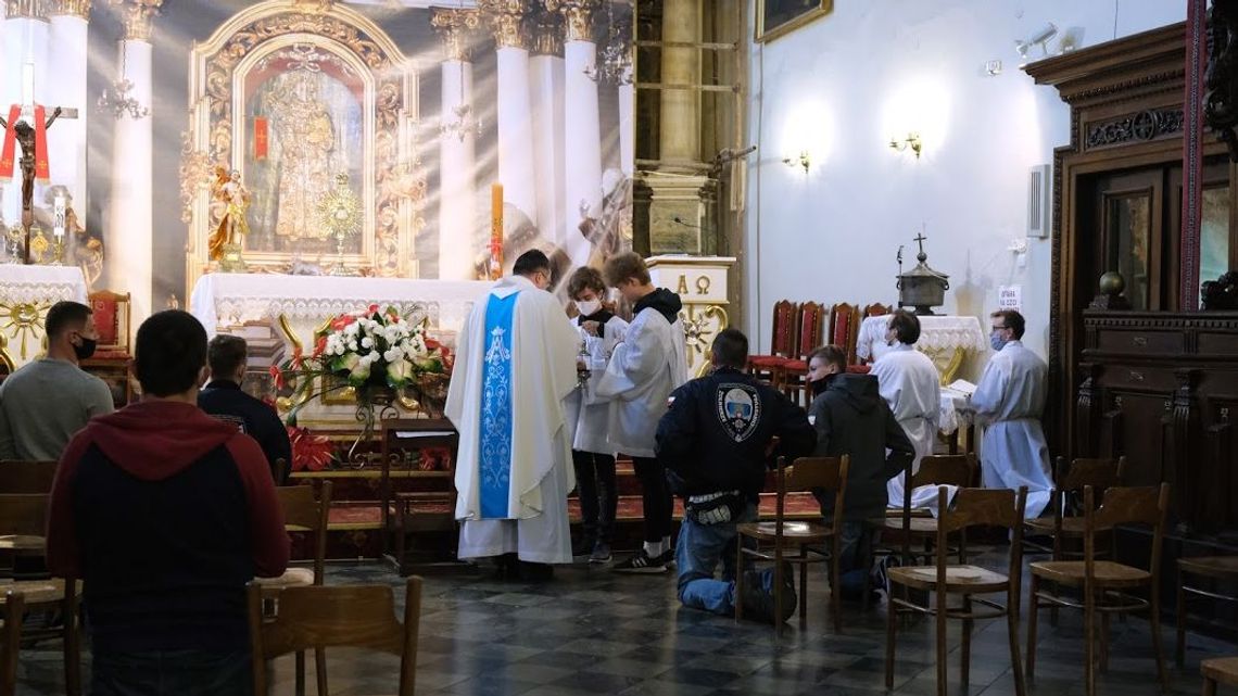 Do kościoła bez limitów dotyczących liczby wiernych. Metropolita odwołuje dyspensę