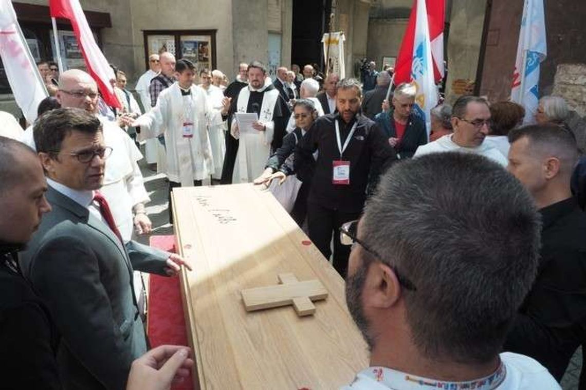 Do Lublina przyjechała trumna z ciałem bł. Pier Gorgia Frassatiego. Peregrynacja relikwii patrona młodych