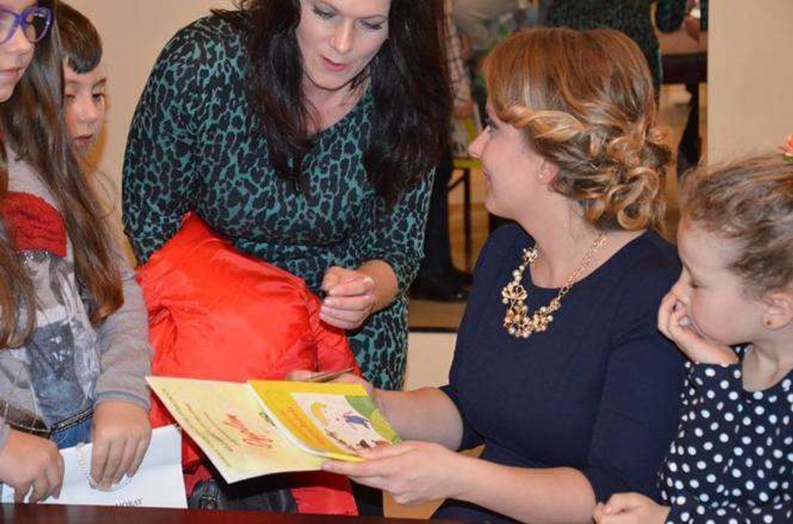 Do pisania bajki zaangażowała mieszkańców. "Magiczna Biedronka" już na papierze Do pisania bajki zaangażowała mieszkańców. "Magiczna Biedronka" już na papierze