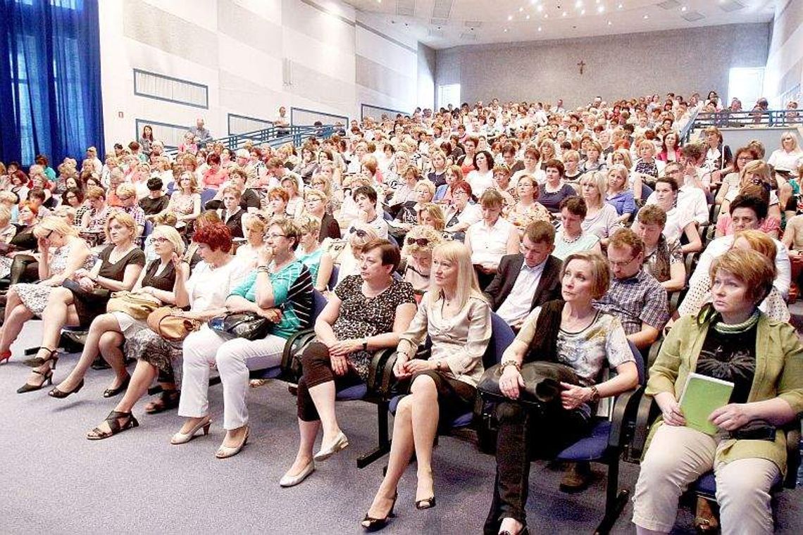 Do szkoły z książką z ministerstwa. Podręczniki powinny być na czas