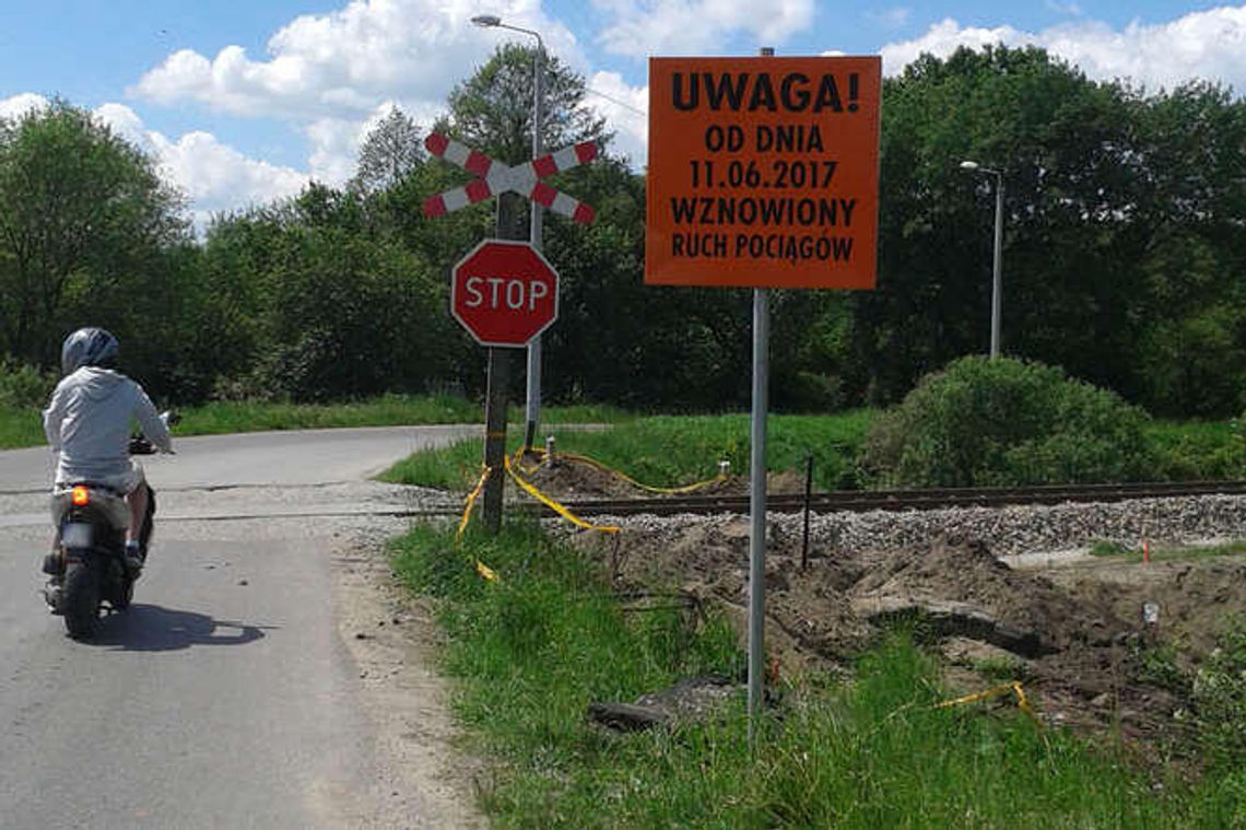 Do tej pory pociągi tędy nie jeździły. Kolejarze proszą o pomoc nawet księży Do tej pory pociągi tędy nie jeździły. Kolejarze proszą o pomoc nawet księży