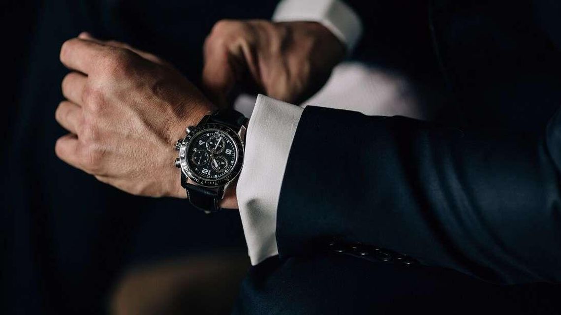 Dobieramy zegarek męski do stroju i okazji