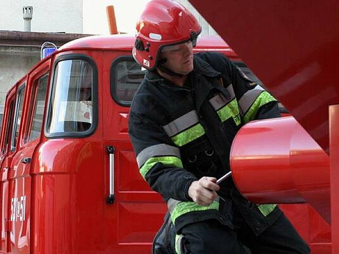 Dobra 28: Zawalił się strop budynku. Jedna osoba w szpitalu Dobra 28: Zawalił się strop budynku. Jedna osoba w szpitalu