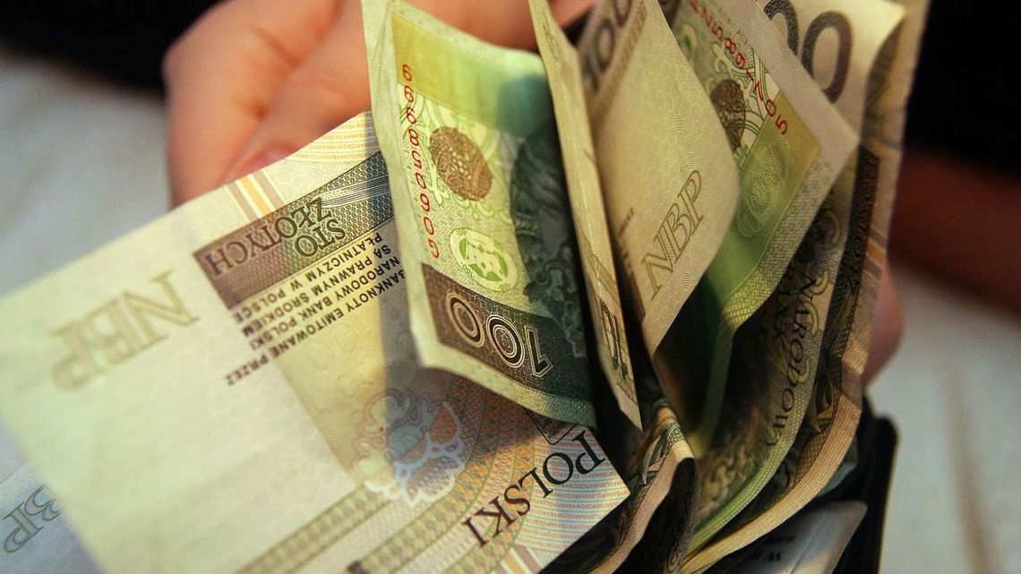 "Dobry start": 300 zł dla ucznia. Wcześniej złożysz wniosek, wcześniej dostaniesz pieniądze "Dobry start": 300 zł dla ucznia. Wcześniej złożysz wniosek, wcześniej dostaniesz pieniądze