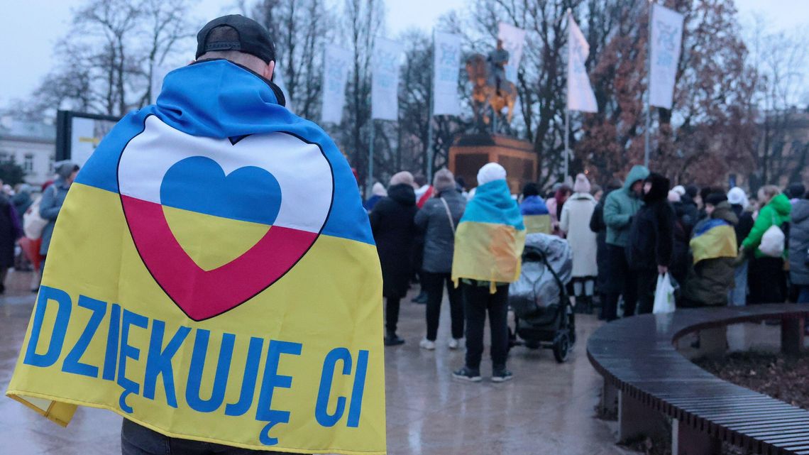 "Dobry wieczór, my z Ukrainy". Wzruszające chwile na placu Litewskim "Dobry wieczór, my z Ukrainy". Wzruszające chwile na placu Litewskim