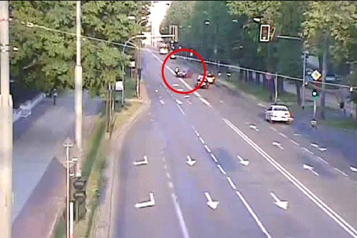 Dochodzi do wypadku, sprawca ucieka. Kamera monitoringu? Jest, ale...