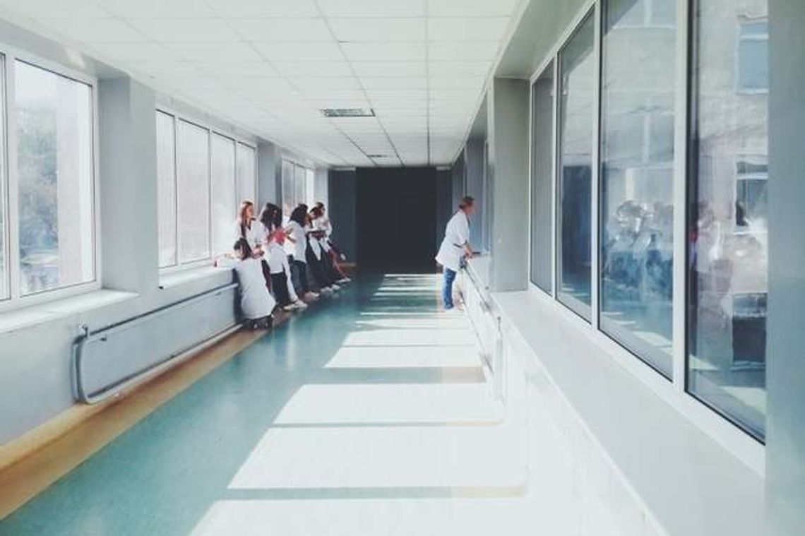 Dodatek, stypendium, a nawet mieszkanie dla młodego lekarza. Brakuje rąk do pracy Dodatek, stypendium, a nawet mieszkanie dla młodego lekarza. Brakuje rąk do pracy