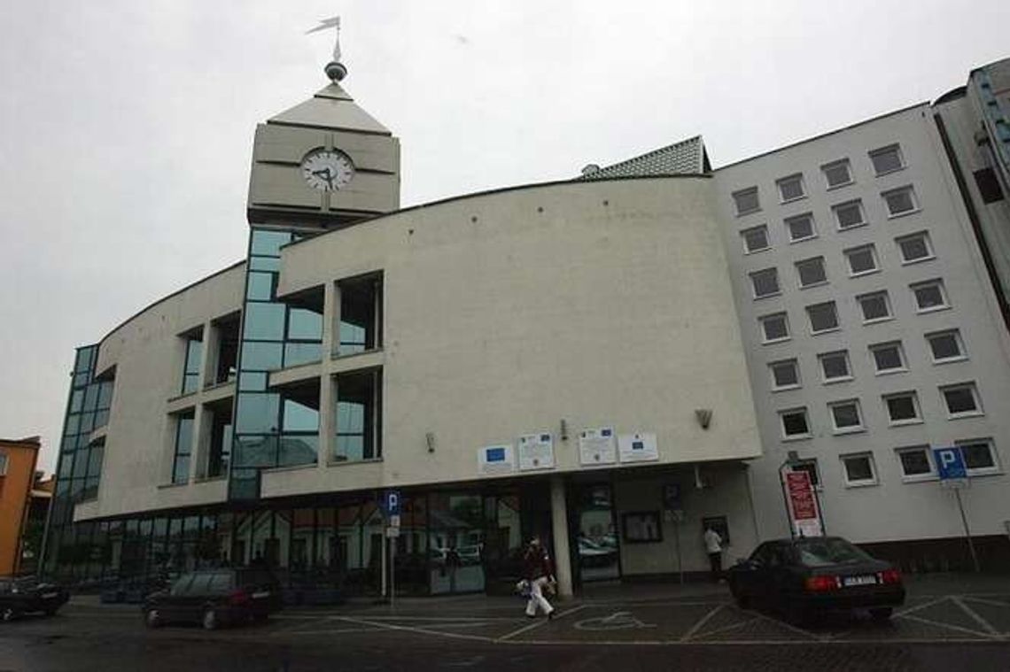 Dodatkowa praca dla bezrobotnych zamiast urzędników? Skarżą się na burmistrza za petycję Dodatkowa praca dla bezrobotnych zamiast urzędników? Skarżą się na burmistrza za petycję