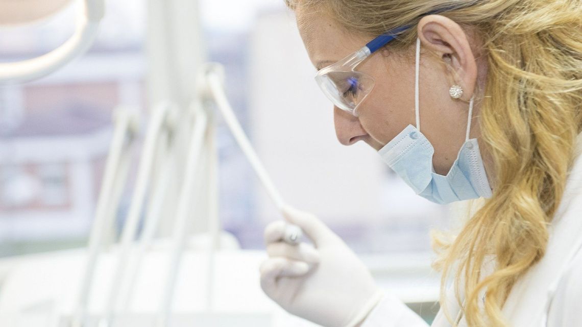 Dodatkowe opłaty u dentysty? Prezes UOKiK apeluje do prywatnych placówek medycznych